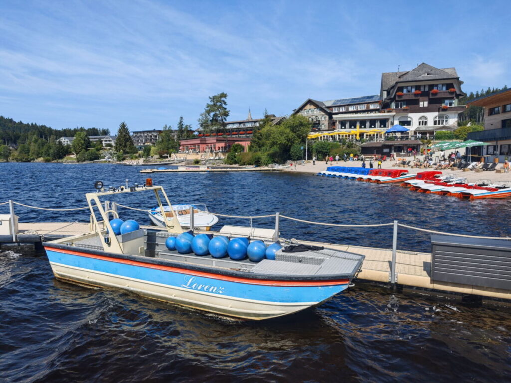 Du kannst den Titisee per Schiff entdecken